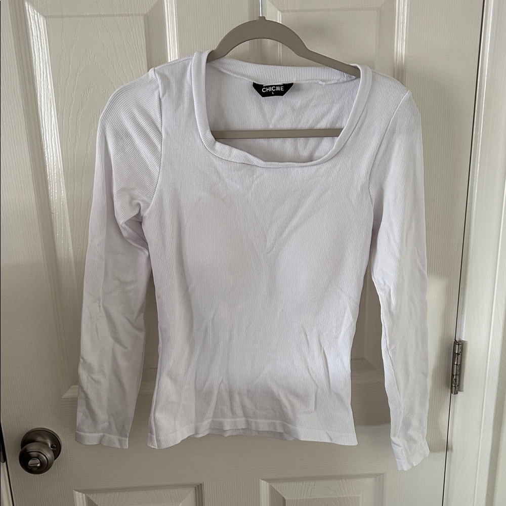 Chic Me White Long Sleeve Women Tee With Shelf Bra Removable pads, Size L, NWOT
